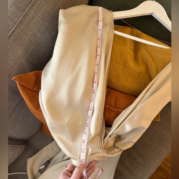 Cortana Zinia Dress 🥂🤍 - Picture 11 of 15